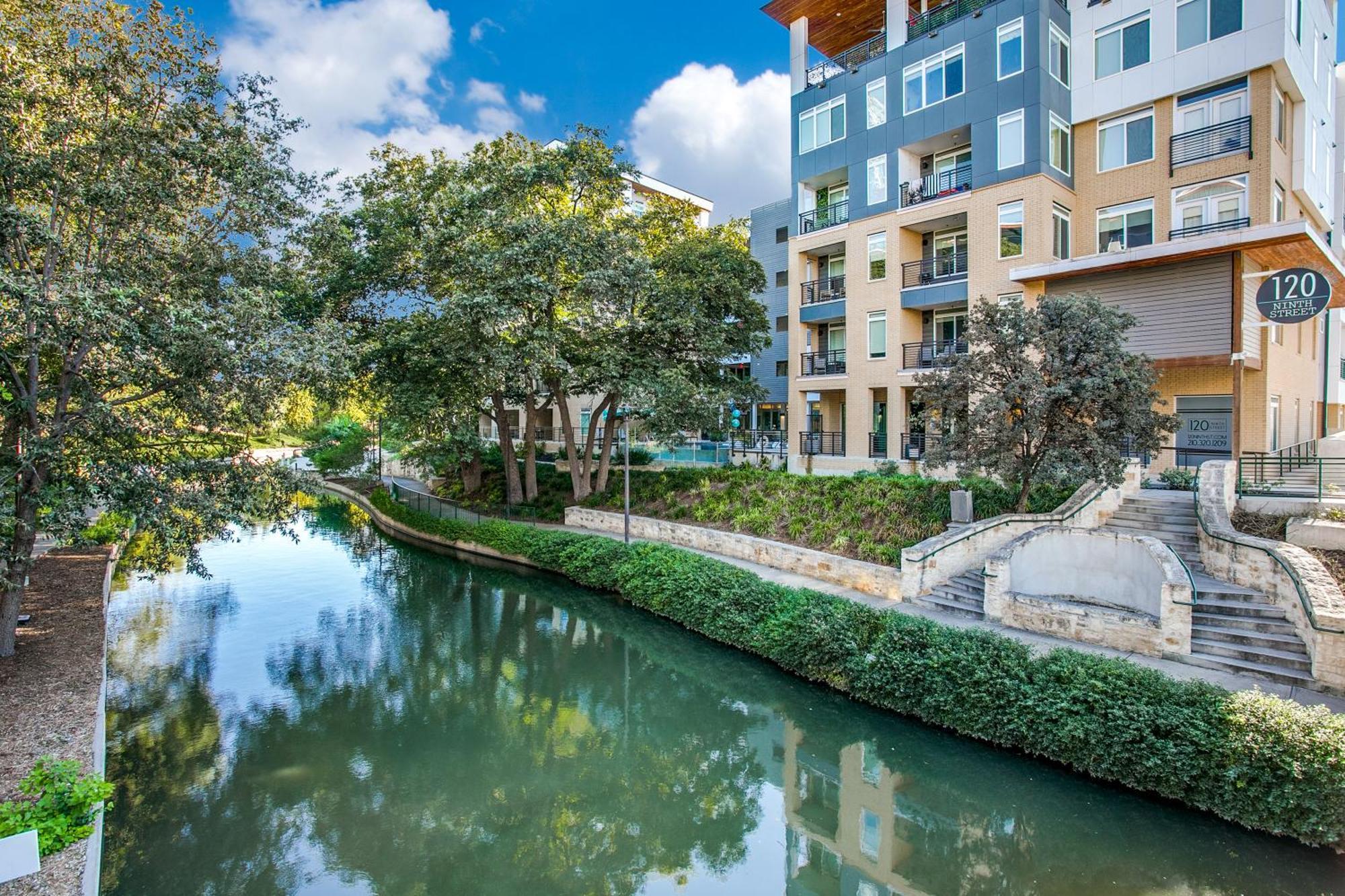 Lush Downtown Condo On Riverwalk W King Ste, Free Parking, Pet Friendly, Centrally Located On Riverwalk سان أنطونيو المظهر الخارجي الصورة