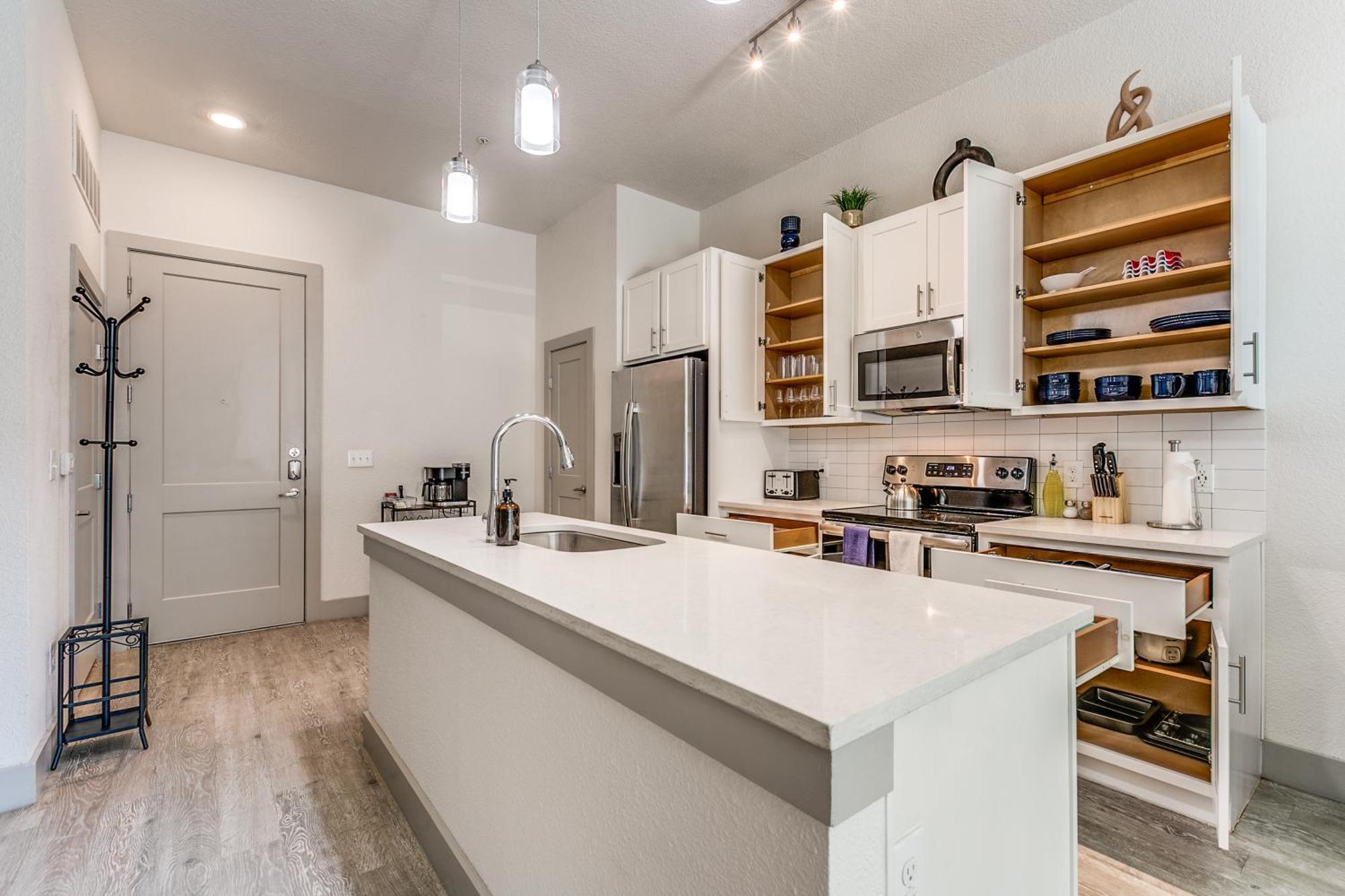 Lush Downtown Condo On Riverwalk W King Ste, Free Parking, Pet Friendly, Centrally Located On Riverwalk سان أنطونيو المظهر الخارجي الصورة