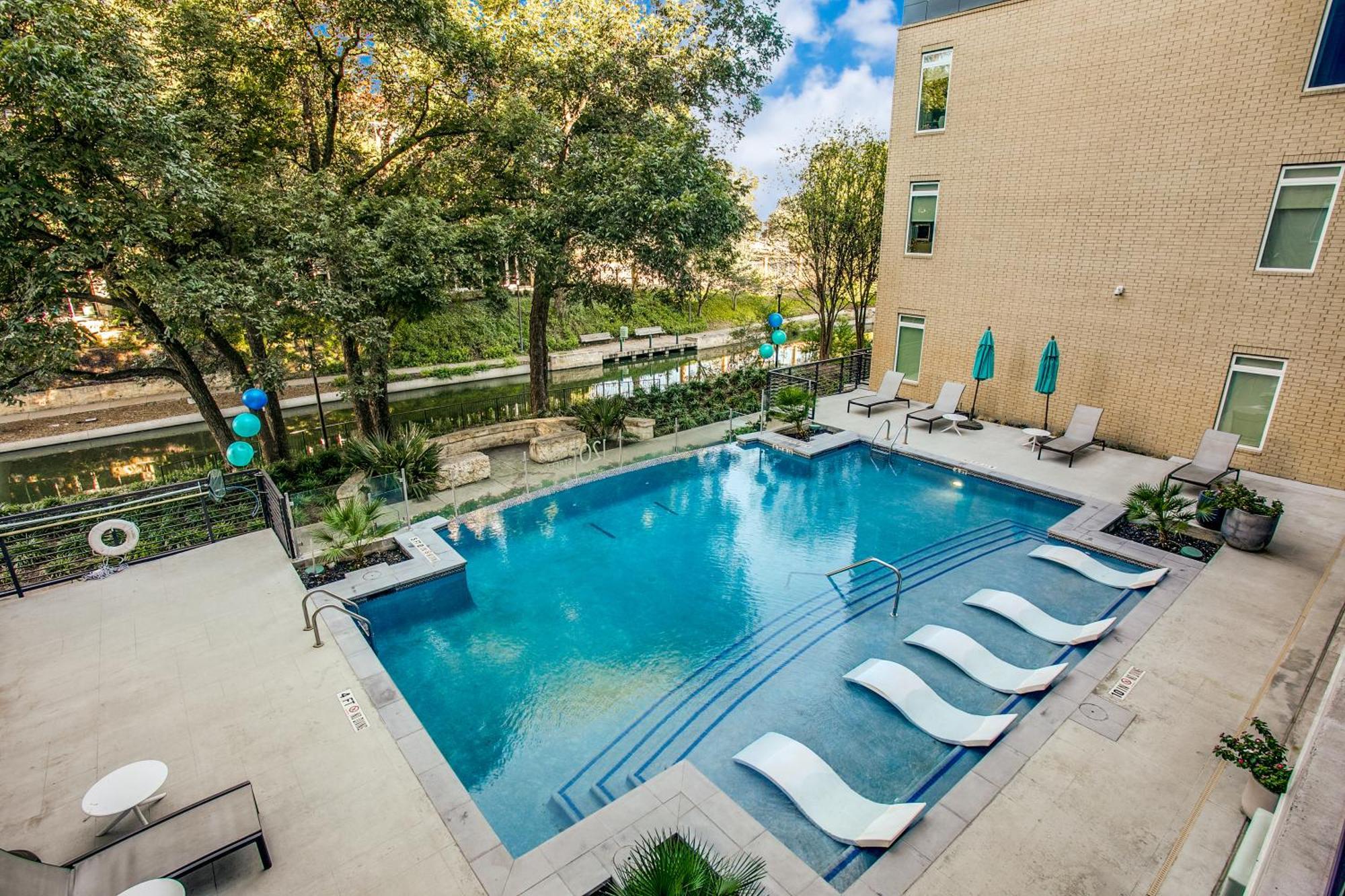 Lush Downtown Condo On Riverwalk W King Ste, Free Parking, Pet Friendly, Centrally Located On Riverwalk سان أنطونيو المظهر الخارجي الصورة