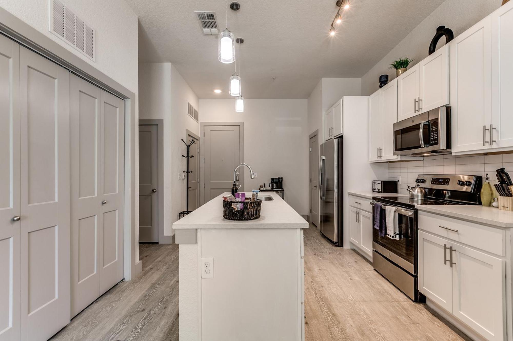 Lush Downtown Condo On Riverwalk W King Ste, Free Parking, Pet Friendly, Centrally Located On Riverwalk سان أنطونيو المظهر الخارجي الصورة