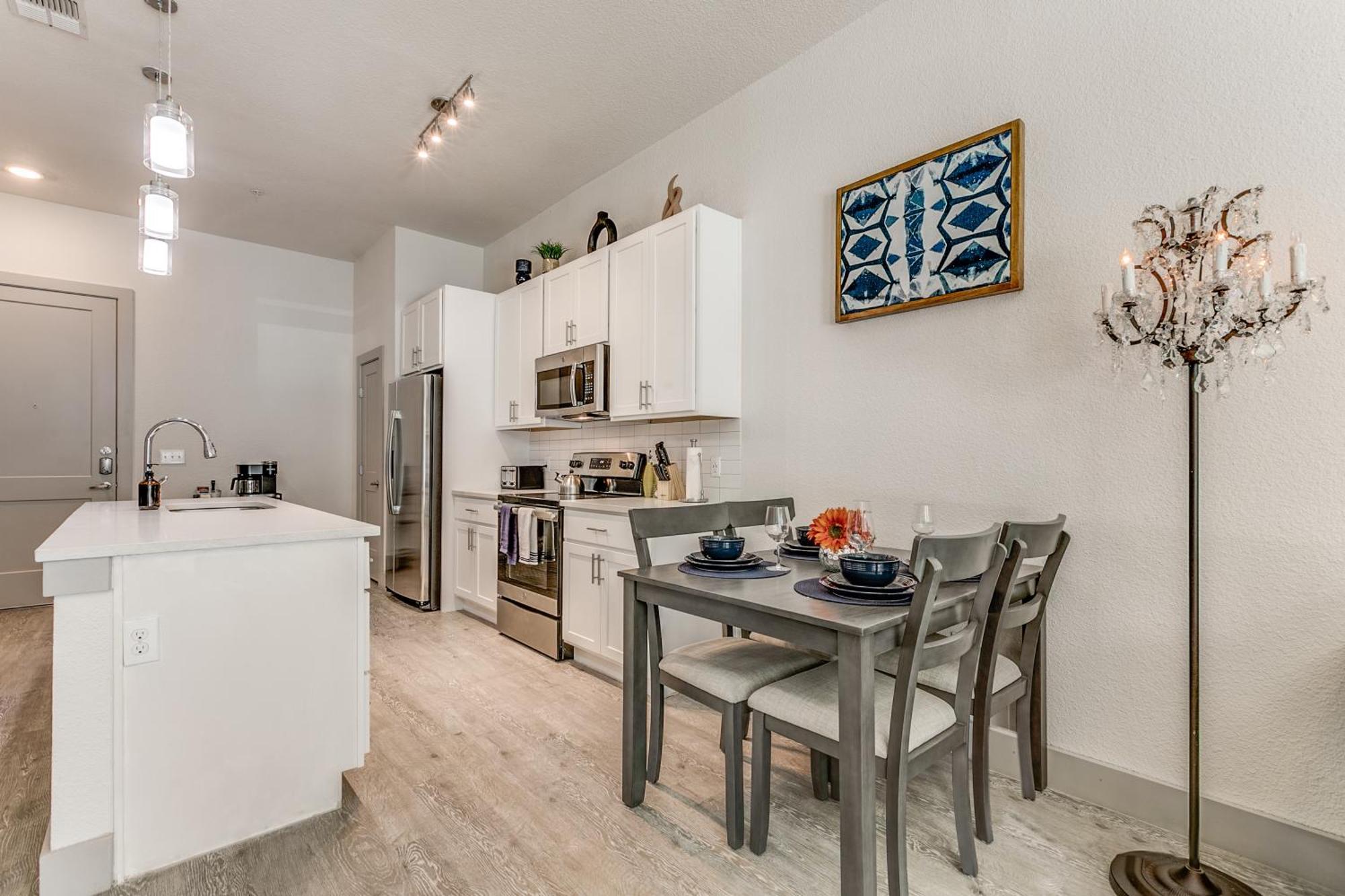 Lush Downtown Condo On Riverwalk W King Ste, Free Parking, Pet Friendly, Centrally Located On Riverwalk سان أنطونيو المظهر الخارجي الصورة