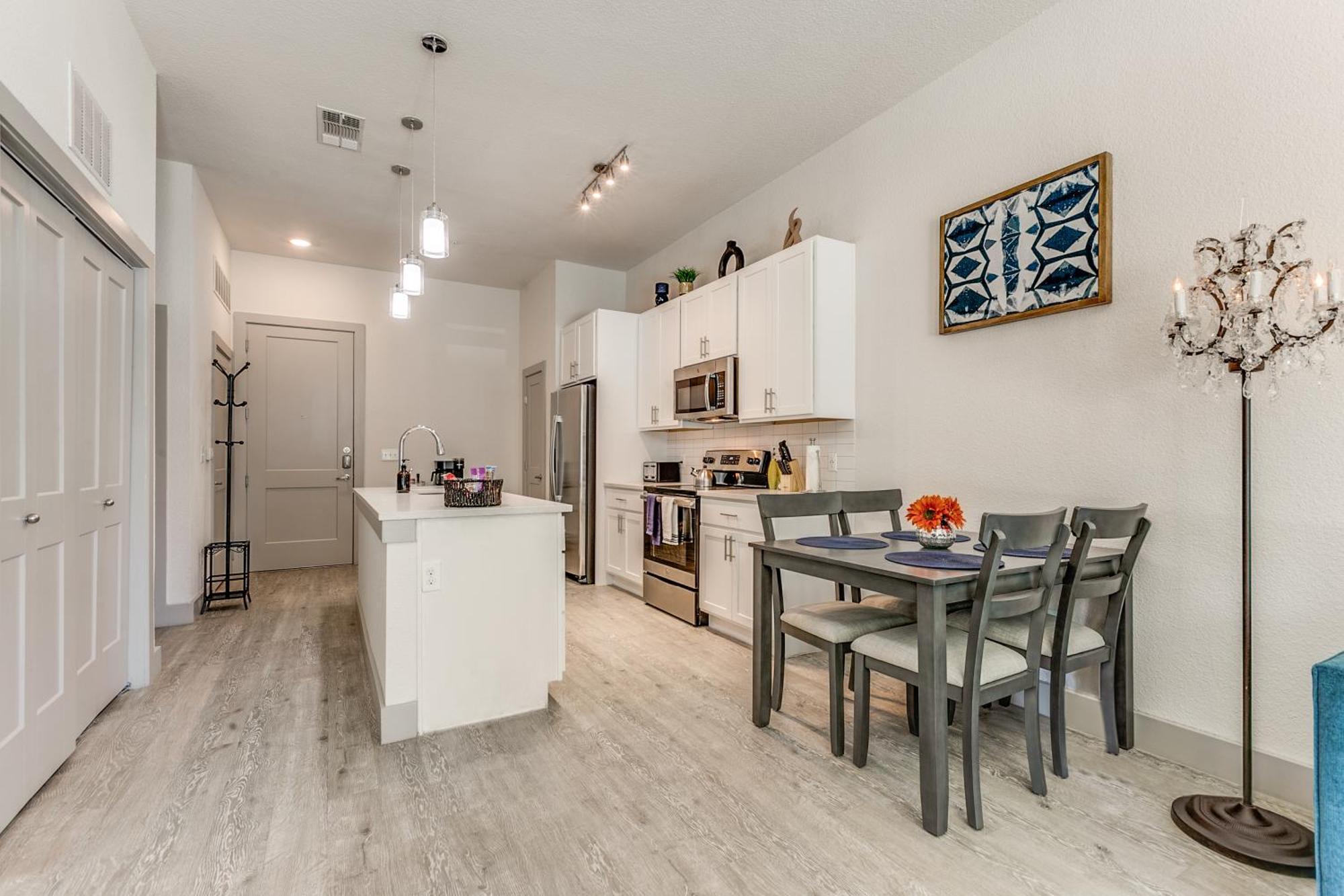 Lush Downtown Condo On Riverwalk W King Ste, Free Parking, Pet Friendly, Centrally Located On Riverwalk سان أنطونيو المظهر الخارجي الصورة