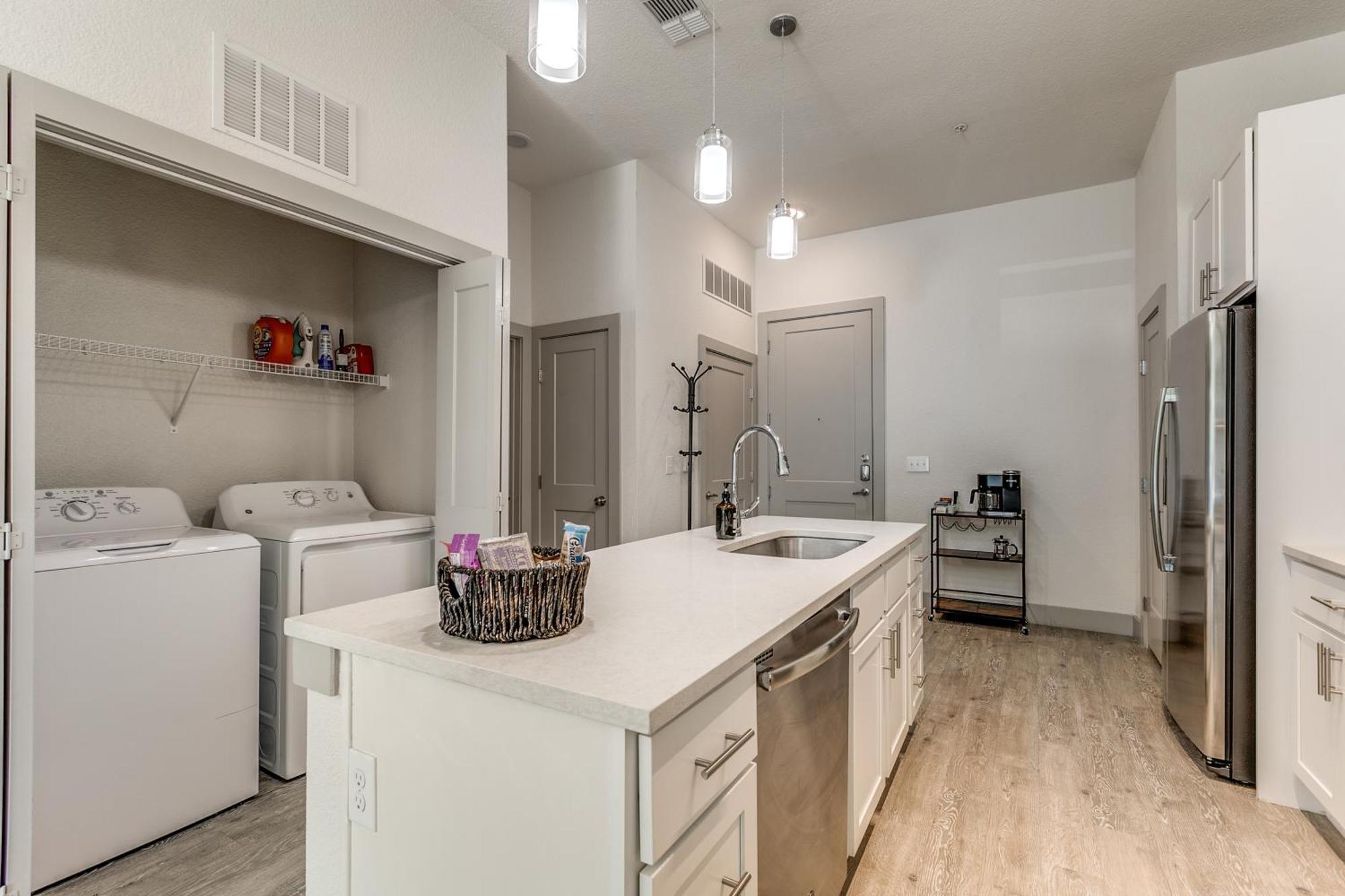Lush Downtown Condo On Riverwalk W King Ste, Free Parking, Pet Friendly, Centrally Located On Riverwalk سان أنطونيو المظهر الخارجي الصورة