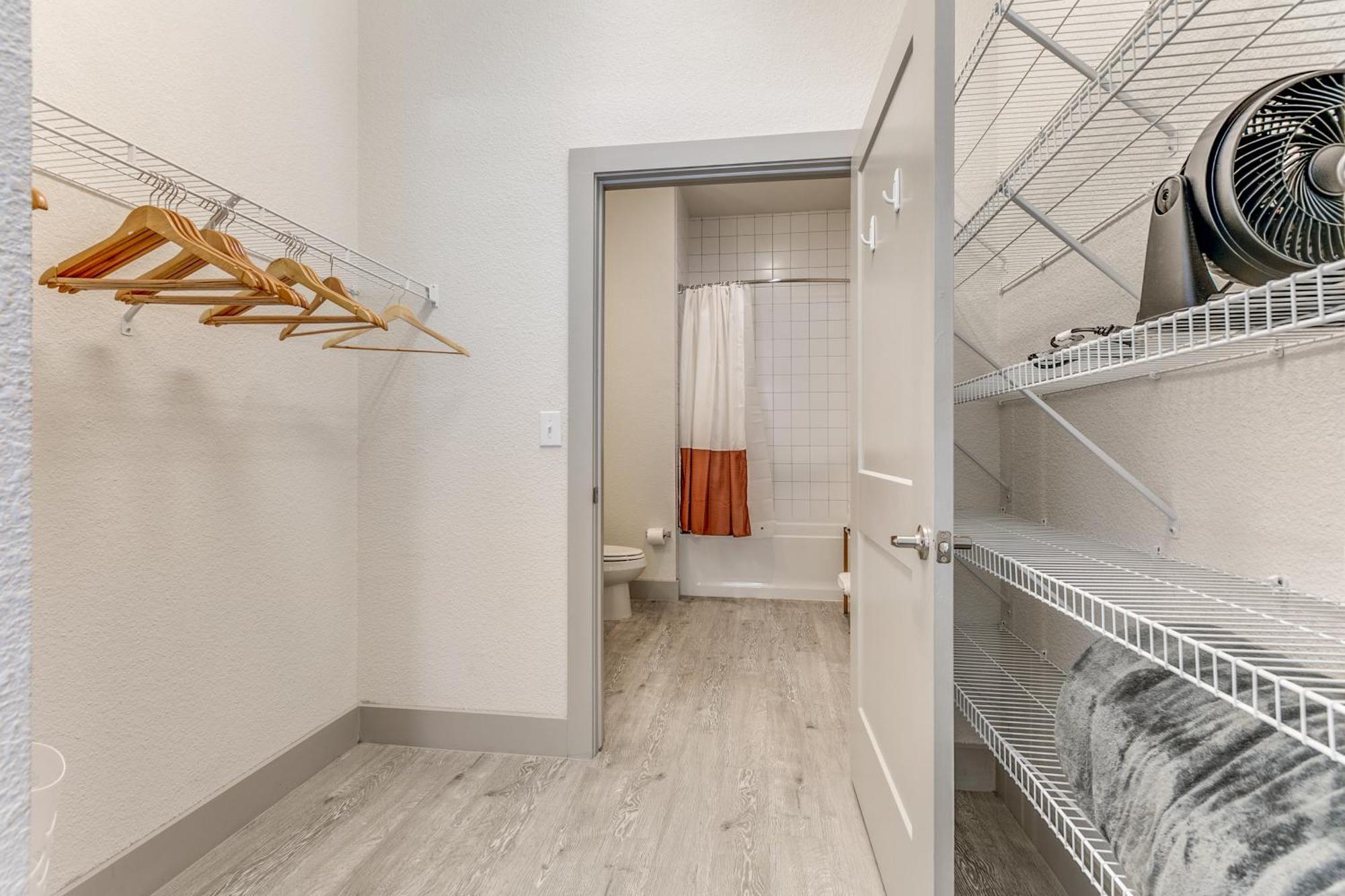 Lush Downtown Condo On Riverwalk W King Ste, Free Parking, Pet Friendly, Centrally Located On Riverwalk سان أنطونيو المظهر الخارجي الصورة
