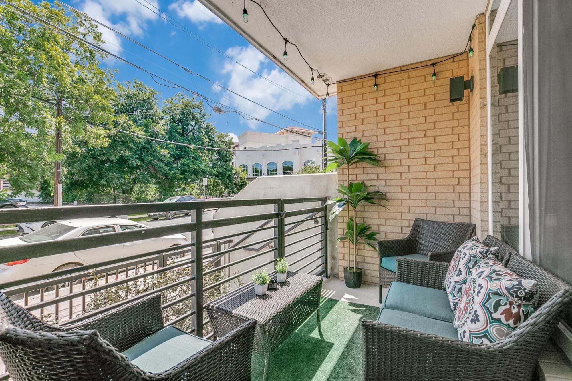 Lush Downtown Condo On Riverwalk W King Ste, Free Parking, Pet Friendly, Centrally Located On Riverwalk سان أنطونيو المظهر الخارجي الصورة